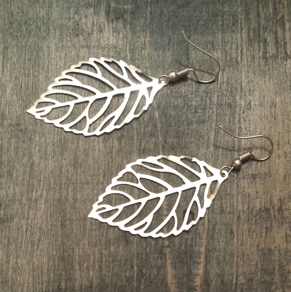 50%off Leaf Earrings 1 Silver left! Free w/ bangle - Picture 2 of 6